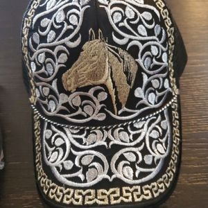 Cachucha de caballo bordada